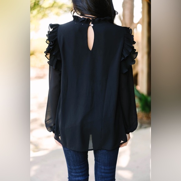 💕❤️Black Ruffled Blouse❤️💕 - Picture 3 of 3